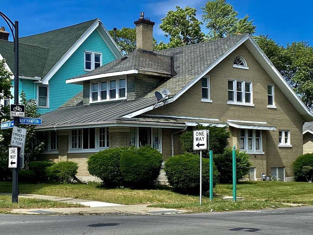 A craftsman style home with a wide front porch, the kind of Oklahoma home a homeowners policy protects