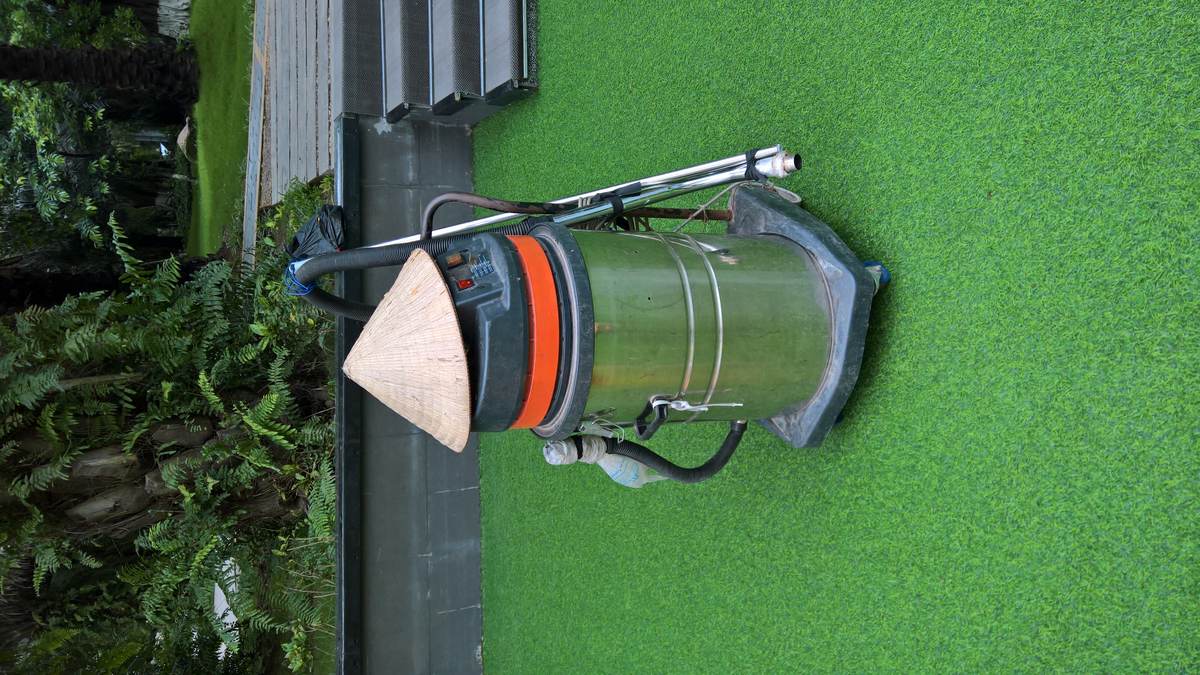 An industrial wet and dry vacuum used during mold remediation cleanup