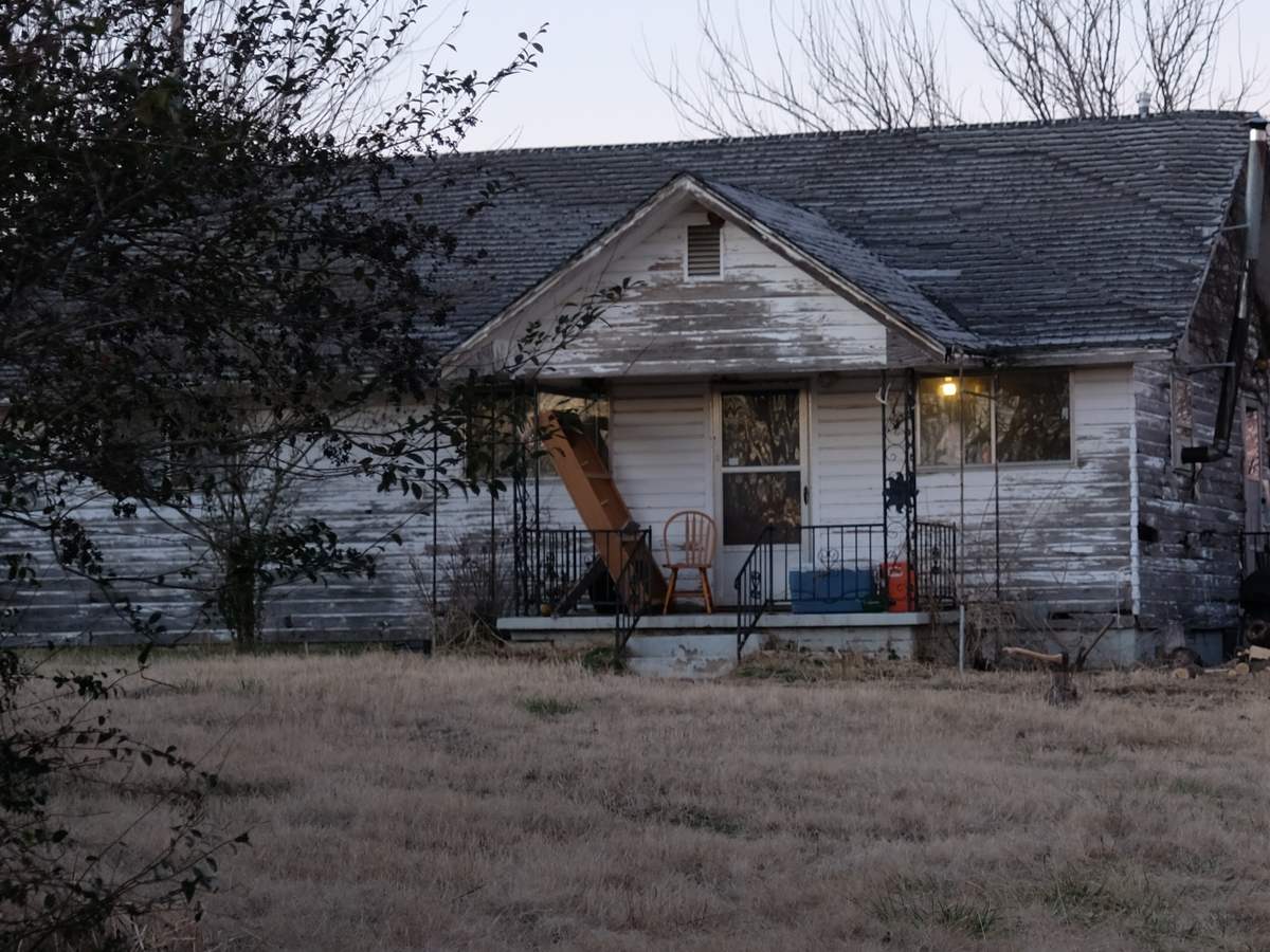 An older rural home in Oklahoma, representative of the farm and acreage properties around Sperry
